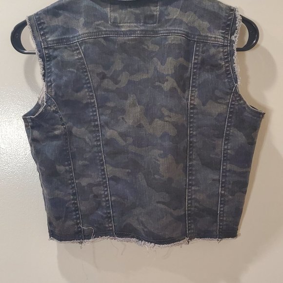 Rue21 Small Studded Blue Camo Vest - Picture 3 of 3
